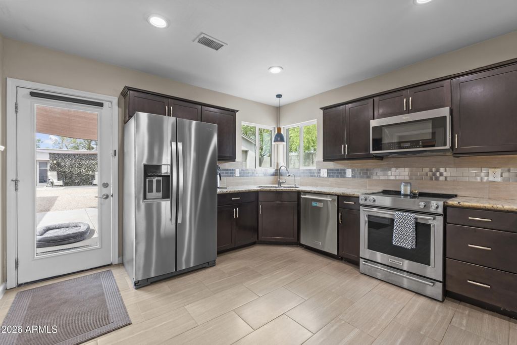 Image 11 of property listing at 2302 W ORANGE Drive, Phoenix, AZ 85015