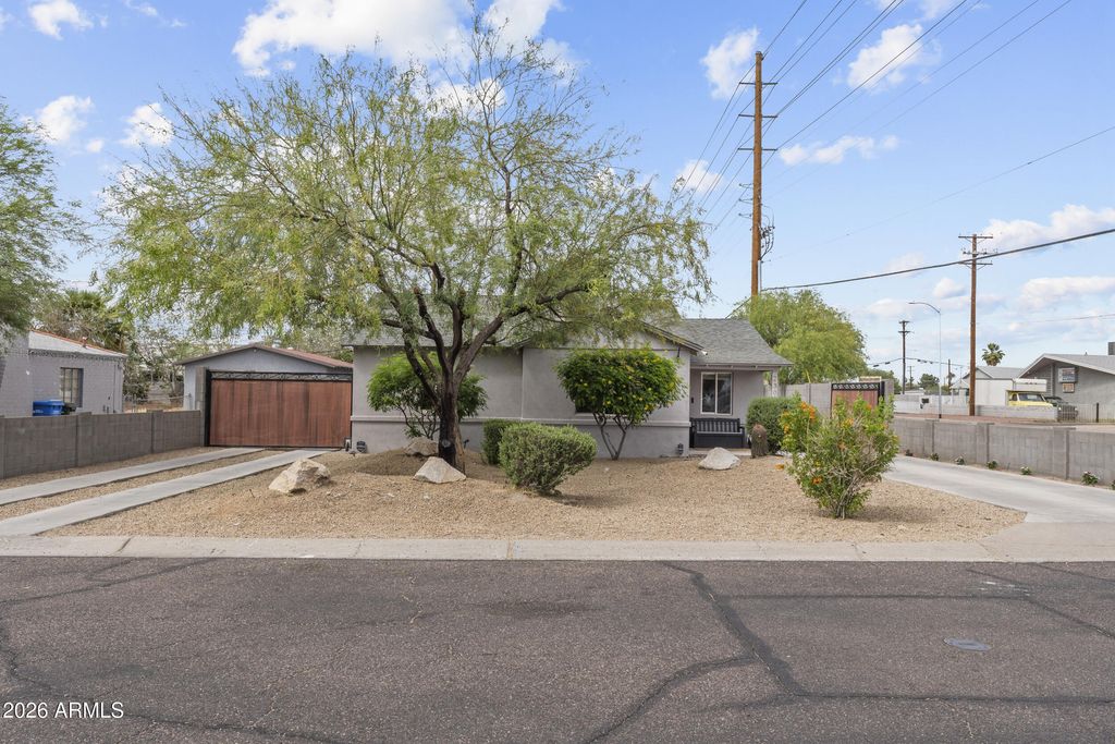 Image 2 of property listing at 2302 W ORANGE Drive, Phoenix, AZ 85015