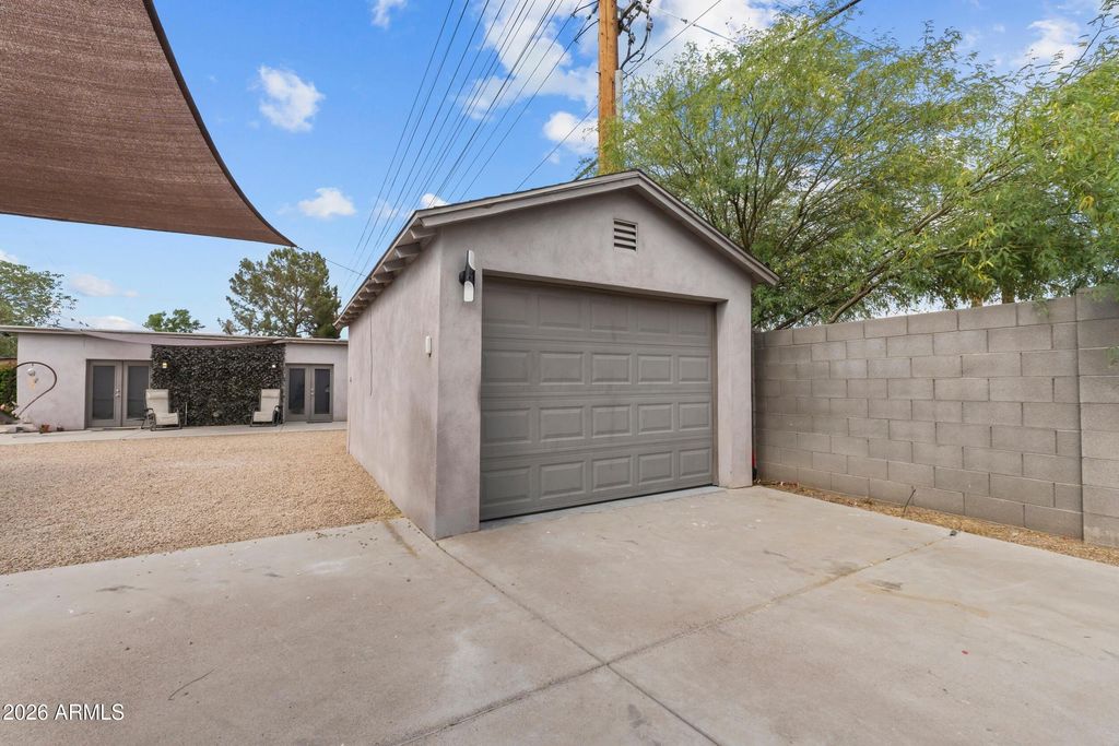 Image 27 of property listing at 2302 W ORANGE Drive, Phoenix, AZ 85015