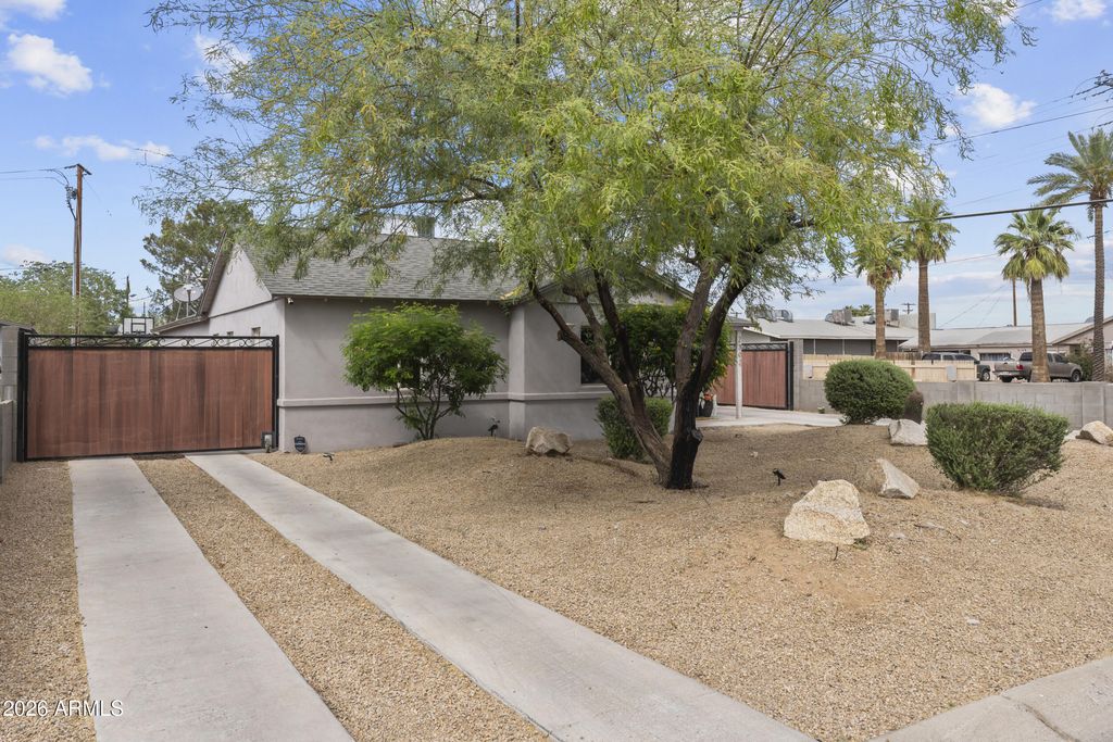 Image 3 of property listing at 2302 W ORANGE Drive, Phoenix, AZ 85015