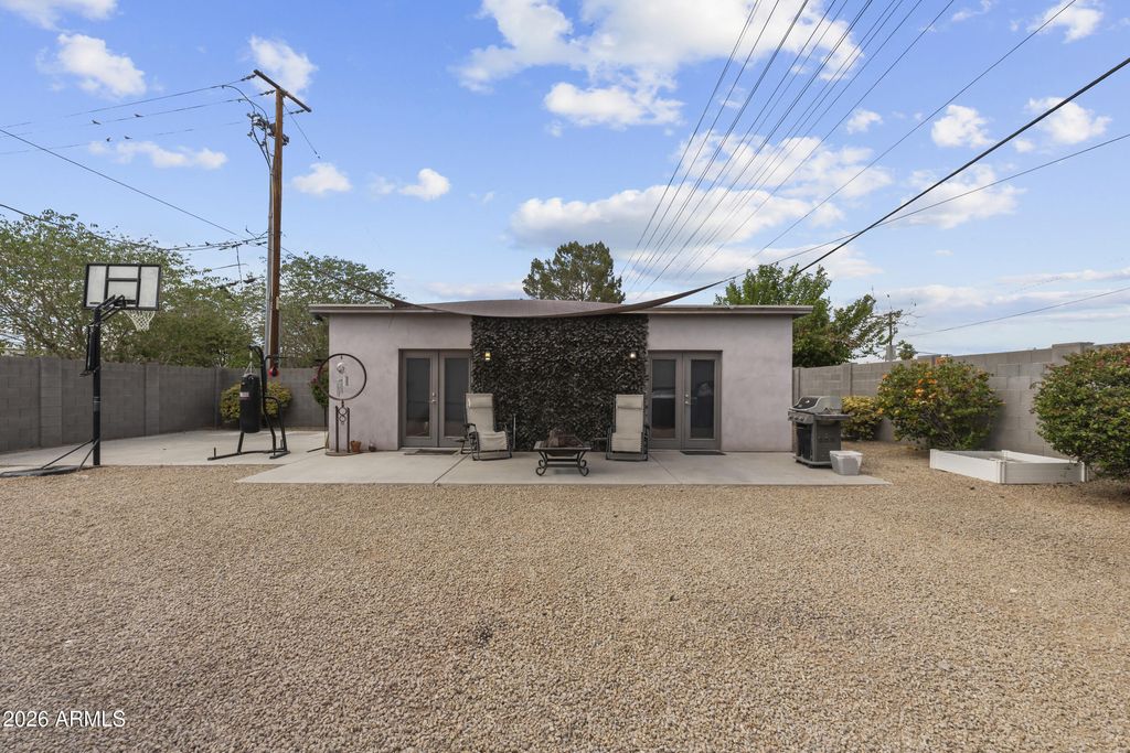 Image 31 of property listing at 2302 W ORANGE Drive, Phoenix, AZ 85015