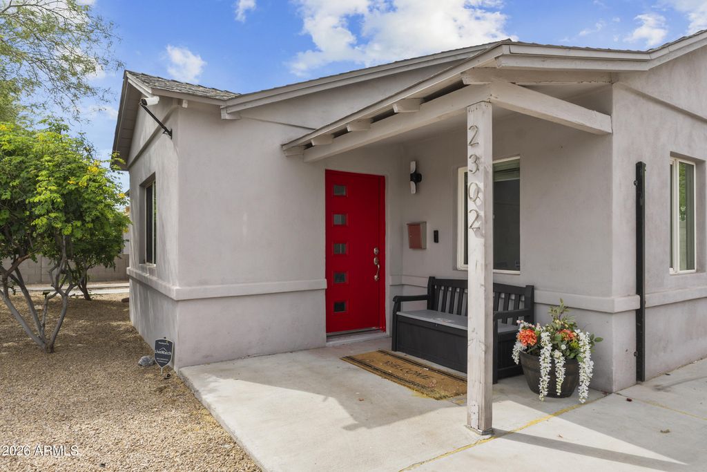 Image 4 of property listing at 2302 W ORANGE Drive, Phoenix, AZ 85015