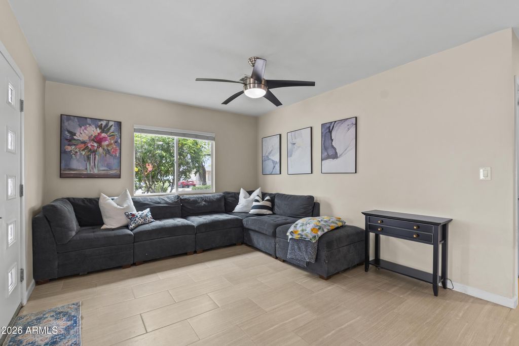 Image 6 of property listing at 2302 W ORANGE Drive, Phoenix, AZ 85015