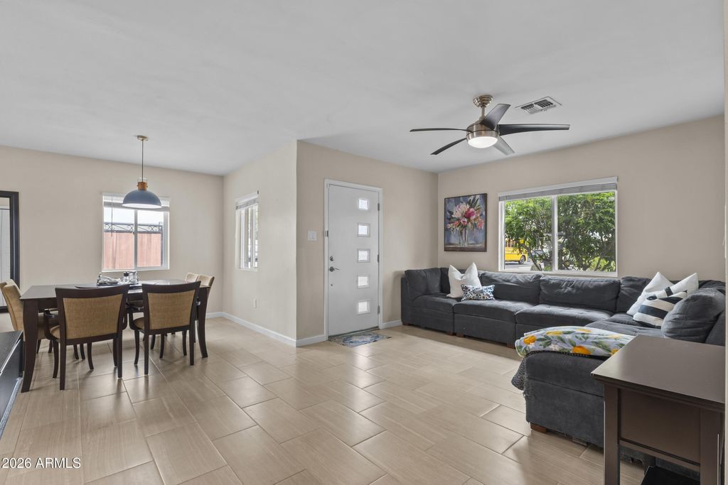 Image 7 of property listing at 2302 W ORANGE Drive, Phoenix, AZ 85015