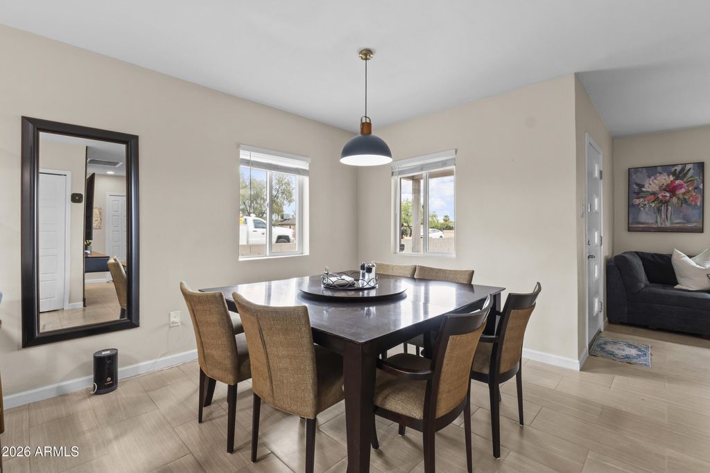 Image 8 of property listing at 2302 W ORANGE Drive, Phoenix, AZ 85015