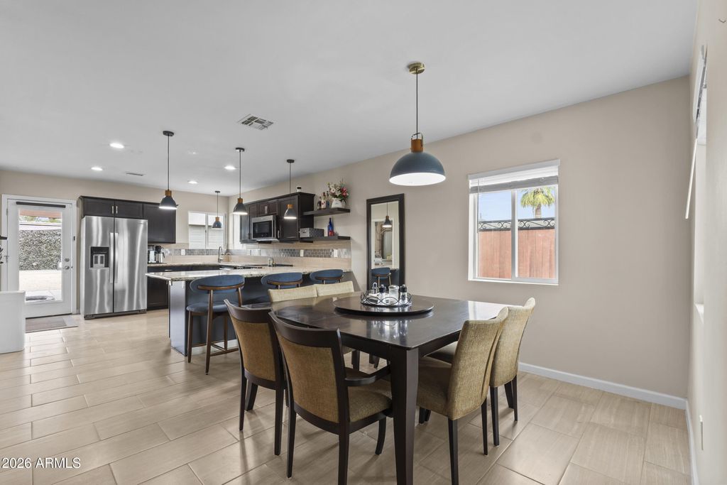 Image 9 of property listing at 2302 W ORANGE Drive, Phoenix, AZ 85015