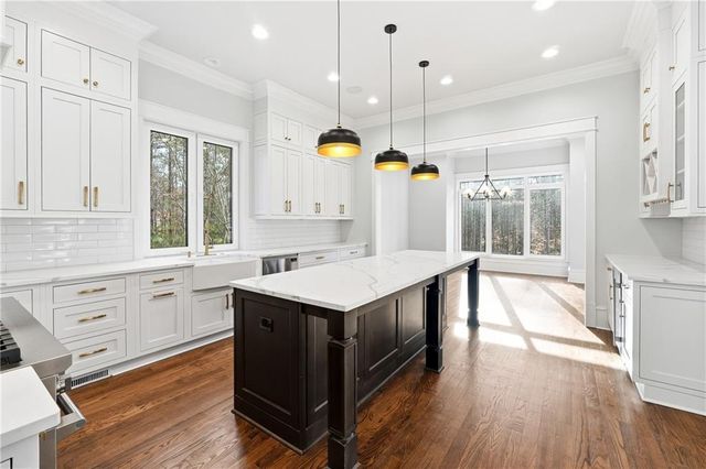 10765 Shallowford Road, Roswell, GA 30075