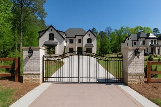 10765 Shallowford Road, Roswell, GA 30075