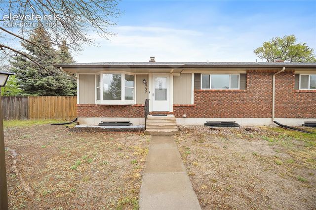 6735 Hampton Drive, Colorado Springs, CO 80918