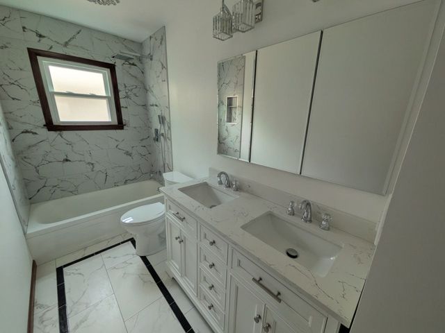 1825 E Sitka Lane E, Mount Prospect, IL 60056