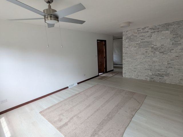 1825 E Sitka Lane E, Mount Prospect, IL 60056