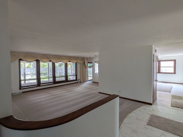 1825 E Sitka Lane E, Mount Prospect, IL 60056