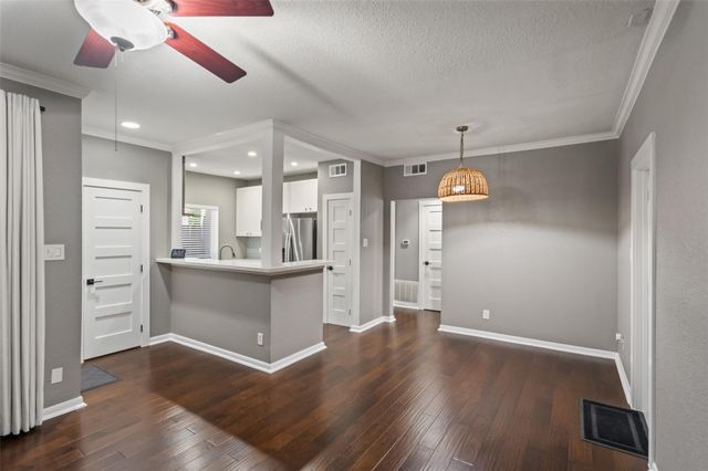 1201 Bering Drive 1, Houston, TX 77057
