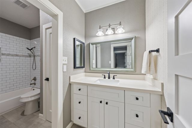 1201 Bering Drive 1, Houston, TX 77057