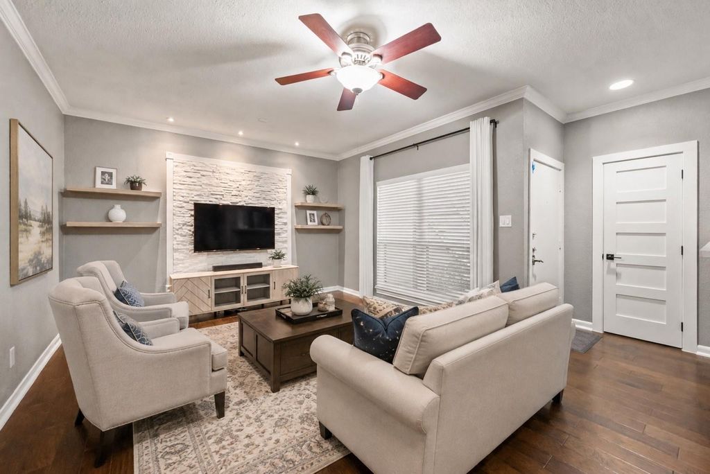 1201 Bering Drive 1, Houston, TX 77057