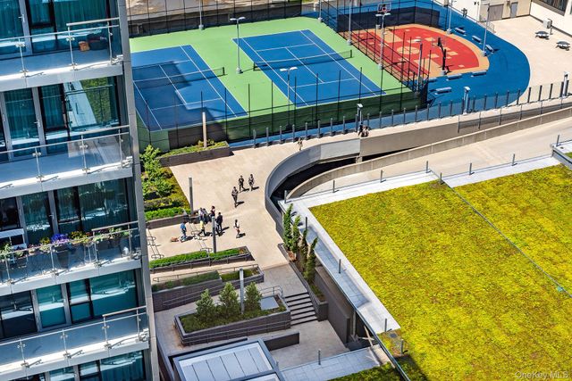 40-28 College Point Boulevard 810, Flushing, NY 11354