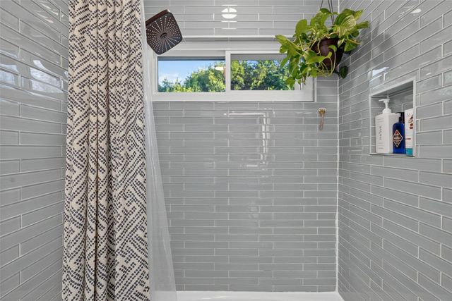 1209 Tetbury LN, Austin, TX 78748