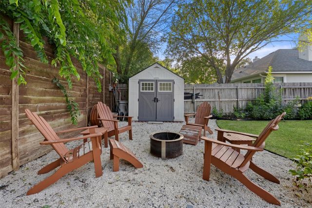 1209 Tetbury LN, Austin, TX 78748