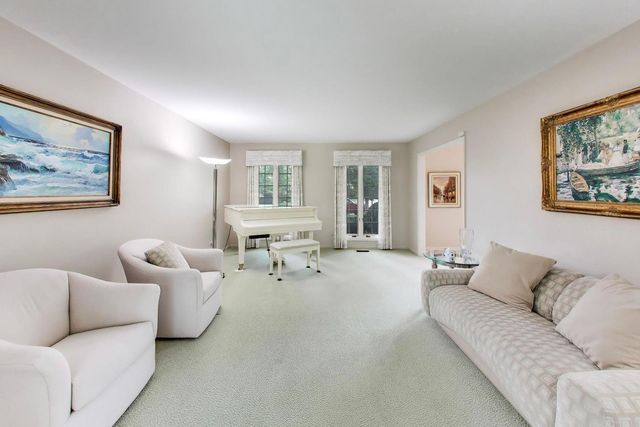 3627 Pebble Beach Road, Northbrook, IL 60062