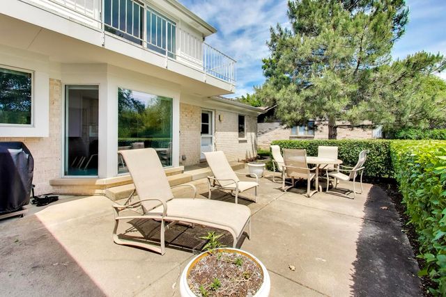 3627 Pebble Beach Road, Northbrook, IL 60062