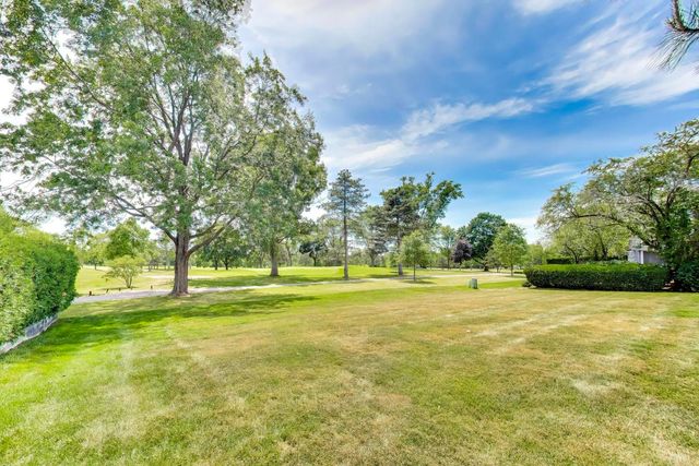 3627 Pebble Beach Road, Northbrook, IL 60062
