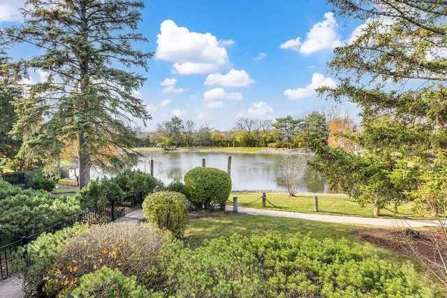 47 PIER Drive 102, Westmont, IL 60559