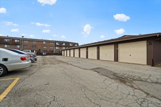 47 PIER Drive 102, Westmont, IL 60559