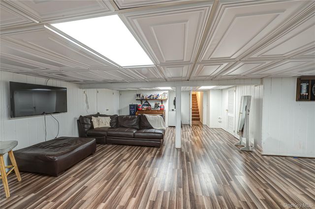 1 Glenrich Drive, Saint James, NY 11780