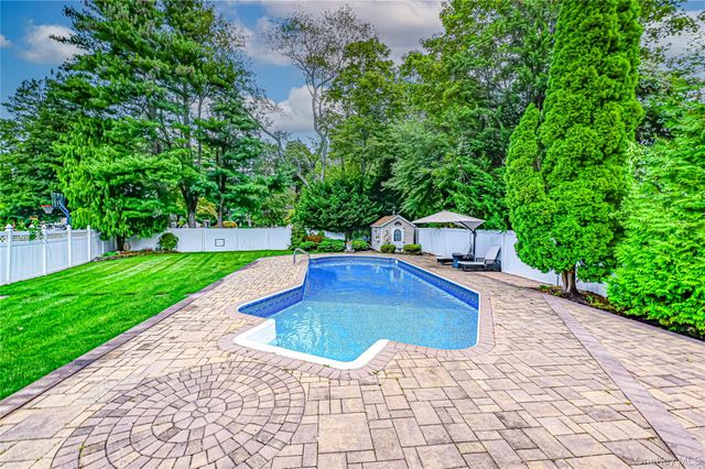 1 Glenrich Drive, Saint James, NY 11780