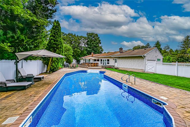 1 Glenrich Drive, Saint James, NY 11780