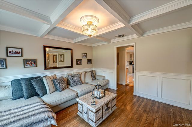 1 Glenrich Drive, Saint James, NY 11780