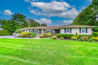 1 Glenrich Drive, Saint James, NY 11780