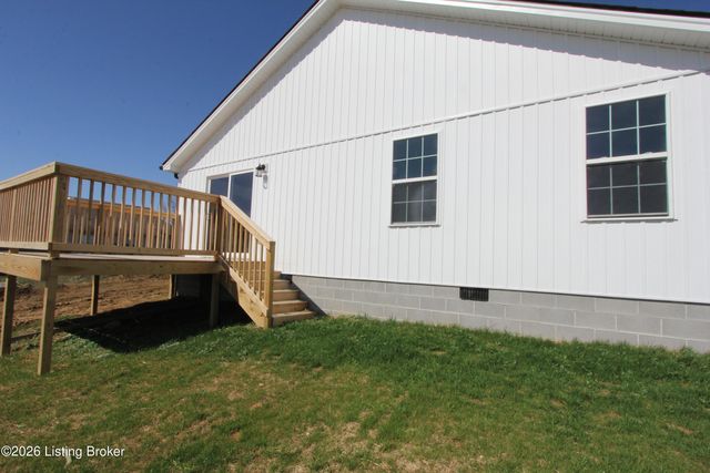 202 Charles Carr Dr, Harrodsburg, KY 40330