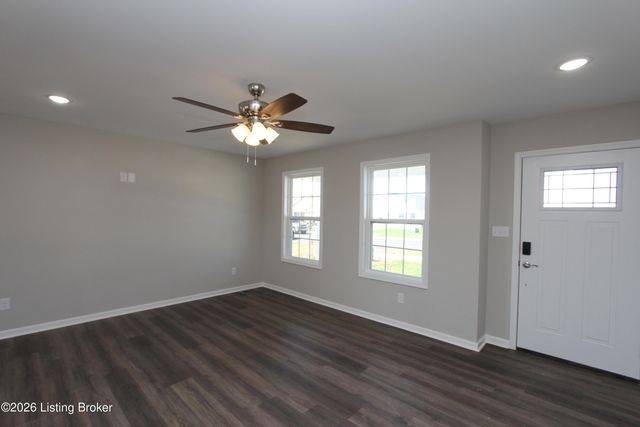 202 Charles Carr Dr, Harrodsburg, KY 40330