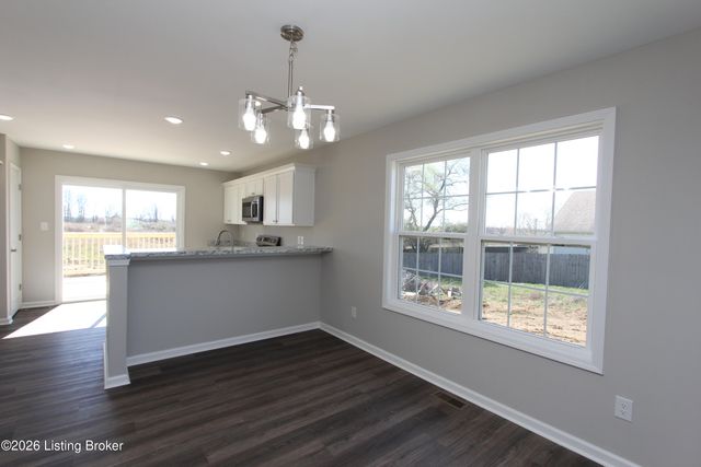 202 Charles Carr Dr, Harrodsburg, KY 40330