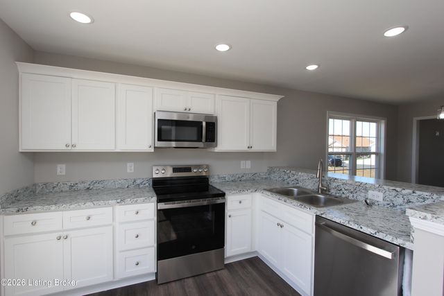 202 Charles Carr Dr, Harrodsburg, KY 40330