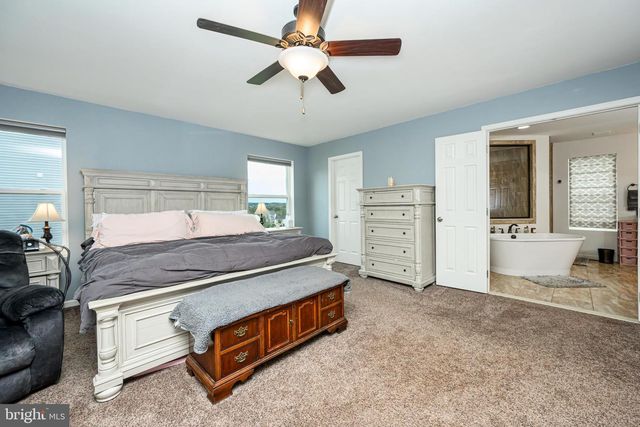 29 SOVEREIGN DR, Douglassville, PA 19518