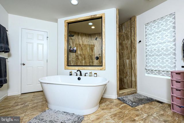 29 SOVEREIGN DR, Douglassville, PA 19518