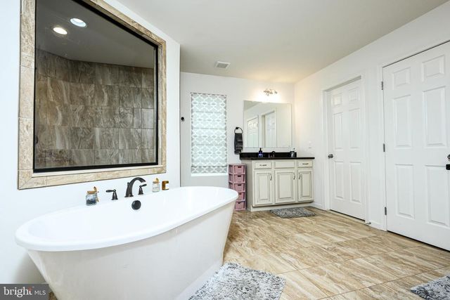 29 SOVEREIGN DR, Douglassville, PA 19518