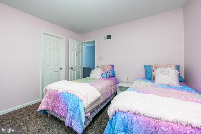 29 SOVEREIGN DR, Douglassville, PA 19518