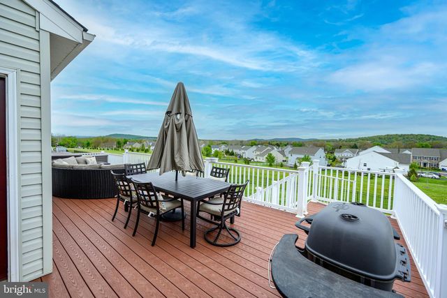 29 SOVEREIGN DR, Douglassville, PA 19518