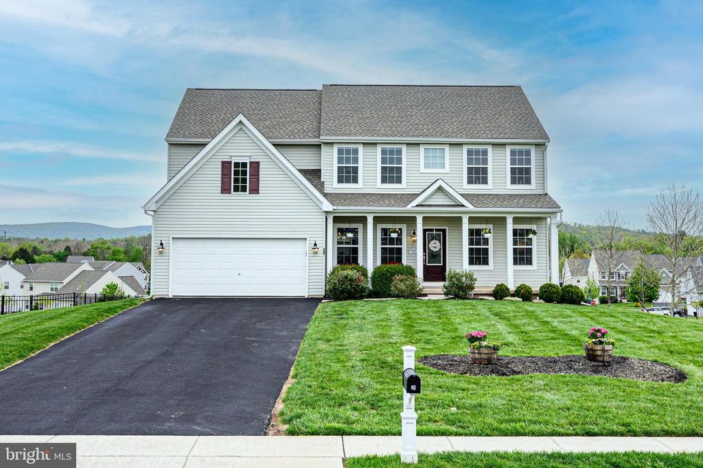 29 SOVEREIGN DR, Douglassville, PA 19518