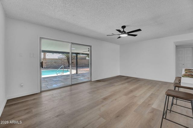 5215 W HEARN Road, Glendale, AZ 85306