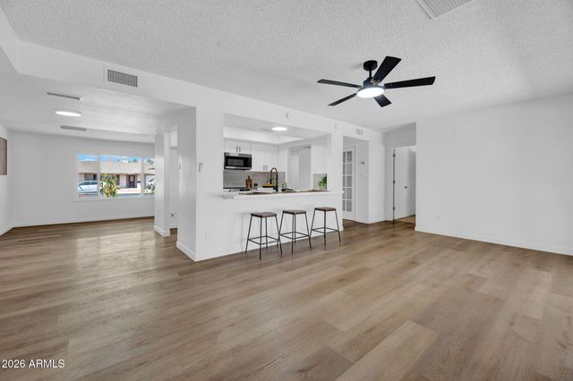 5215 W HEARN Road, Glendale, AZ 85306