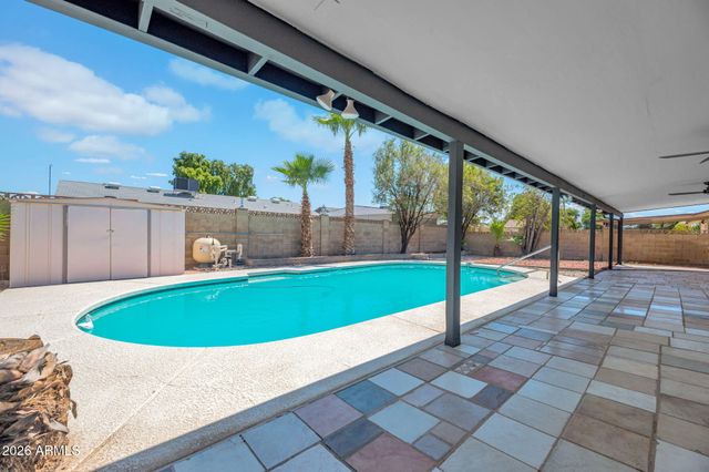 5215 W HEARN Road, Glendale, AZ 85306