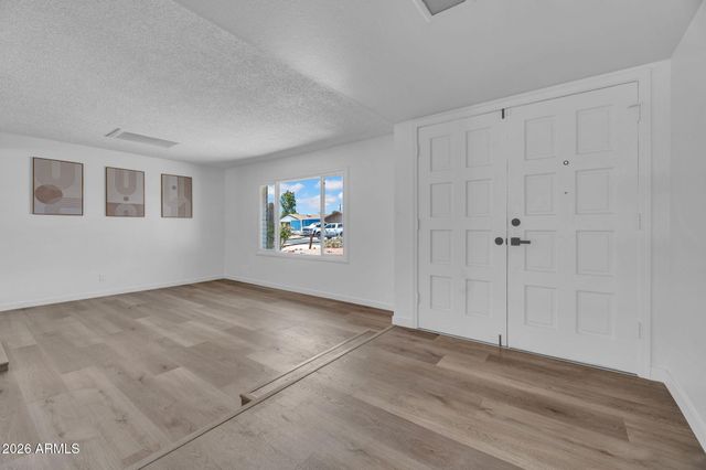 5215 W HEARN Road, Glendale, AZ 85306