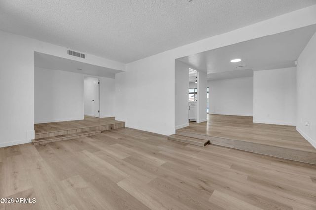 5215 W HEARN Road, Glendale, AZ 85306