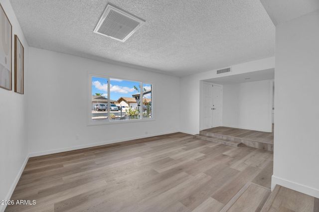 5215 W HEARN Road, Glendale, AZ 85306