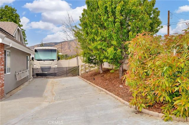 35685 Sleepy Hollow Lane, Yucaipa, CA 92399