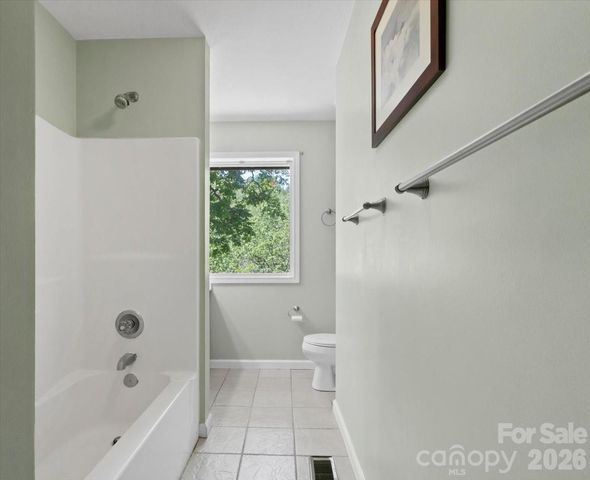 7714 State Highway 197 Highway N, Green Mountain, NC 28740